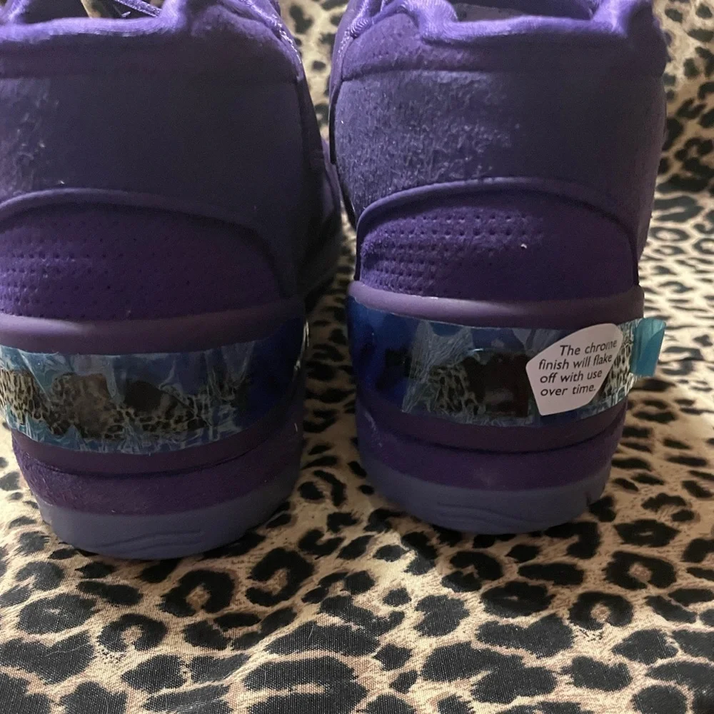 - - Nike  Air  Zoom Generation Lebron  beautiful, purple color size 7, men’s